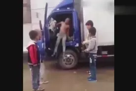 熊孩子爆笑集锦图片