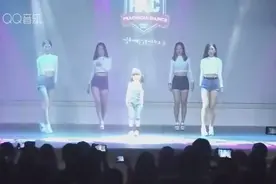 小女孩真厉害，竟做了韩国女团的领舞，跳舞太好看了！图片