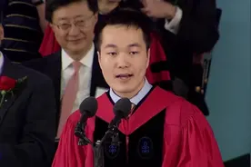 中国留学生何江首登哈佛毕业典礼演讲台，哈佛毕业生的最高荣誉！视频封面