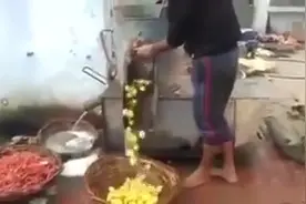 马铃薯削皮机，好方便哦图片