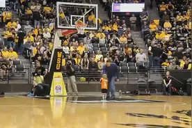 碉堡！NBA神童超赞篮球表演现神准投篮！图片