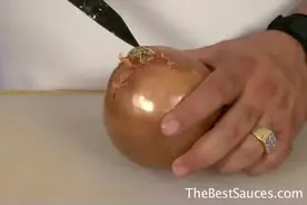 洋葱的不流泪特别切法！只要切下这催泪部位就可以不用每次都哭图片