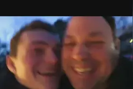 儿子给老爸50生日准备的惊喜，看到爸爸喜极而泣时满满的感动视频封面