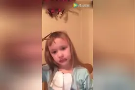 小萝莉本想给大家亲身教学该怎么剪刘海，看到最后我忍不住了！图片