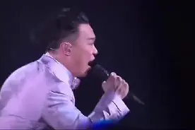 陈奕迅《浮夸》：每次演唱都是一场完美的听觉享受！全场沸腾~图片