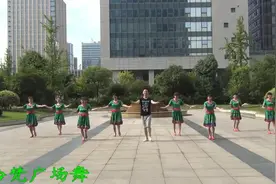 广场舞视频分享 领舞小伙非常给力图片