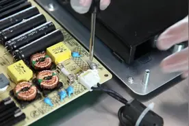 史上最彻底电视拆解 康佳V91 OLED电视揭密