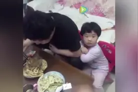 女儿撒娇管爸爸叫老公！说的话让爸爸妈妈都笑喷了！视频封面