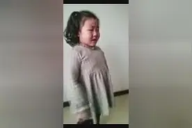 逗死了，东北小胖丫儿跟爸妈顶嘴，真是可爱死了！图片