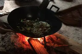 瘦肉炒干蕨菜，有嚼劲还带着香味，可惜做太少了视频封面