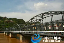 记忆兰州—巍峨白塔铭刻金城故事 背冰上山诉说兰州情怀图片
