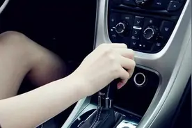 自动挡车是怎么升档和降挡的?图片