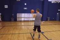 提升上篮稳定性的几种方式图片