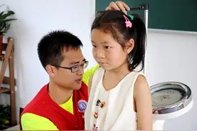 被称“父母双全的孤儿” 闽东医院志愿者行动让关爱不缺位图片