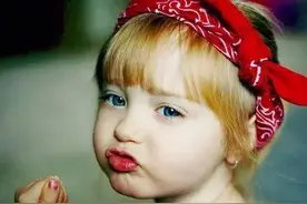 看看幼儿园里的小朋友是怎么样交朋友的？图片