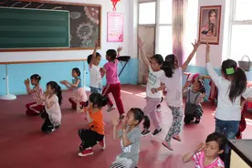 尚义县太平街明德小学积极筹备“六一”儿童节图片