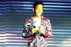 “欢乐小品喜剧汇”扬城上演 宋小宝变“甄嬛”笑翻全场图片