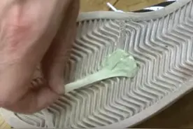 附着在鞋子衣服上的口香糖难以去除？达人教你轻松解决问题的方法图片