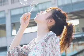 老公买望远镜，赏美女，盯上对面女孩，却跳入妻子圈套图片