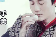 谁说出门看脸，靠手也能撩倒一大片图片