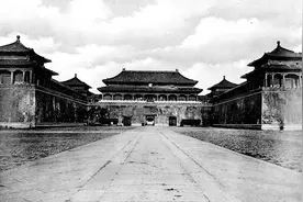 清末皇宫荒草丛生，台阶上竟然满是大便图片