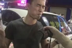大哥你这表情我看的也是醉了 是男人你就给口气