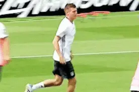 克罗斯模仿C罗庆祝，你给打几分？图片