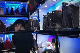 【特写】广州白云皮具城调查：海外代购大本营 外国人买回国当真货卖图片