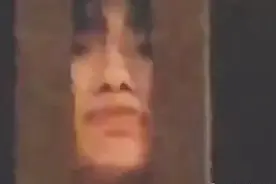 易烊千玺又调皮了！实力上演“暗中观察”图片