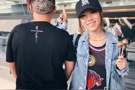 很拼！遭真爱粉丝用发型表白 邓紫棋：感动流涕！图片