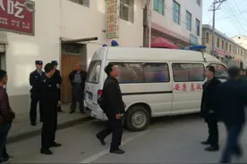 宁陕公安：精神病人发病肇事 公安民警果断制止图片