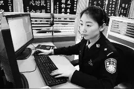 110接警员：一天接700多个电话 指导拍照抓色狼图片