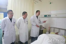 肛周长出巨大“菜花”？普外专家妙手“摘花”图片