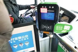 支付宝、微信中原再度交锋！扫码大战引燃河南公交支付图片
