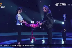 145秒|悬浮大师秀超诡异魔术 桌子竟能自己漂浮！图片