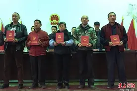 我市农民有了定心的“红本本”图片