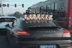 车顶玩偶“很拉风”？危险又违法！查到扣分+罚款！图片