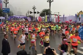 2018重马冠军揭晓 重庆小伙夺半程冠军图片