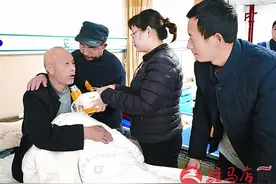 张清芳病房里感受家的温暖图片