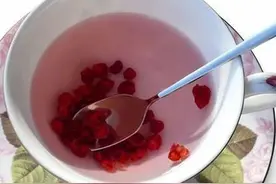 五味子泡水喝的八大功效图片