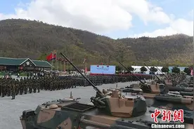 中柬“金龙－2018”反恐联合训练暨人道主义救援开训图片