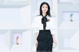 张碧晨获最受欢迎女歌手 现场首唱新情歌图片
