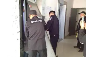 民警解救被困电梯男子 诸暨警方告诉你被困后如何自救图片