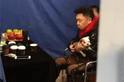 从抽烟、喝酒、烫头到“弹狗” 于谦是怎么玩儿的？图片