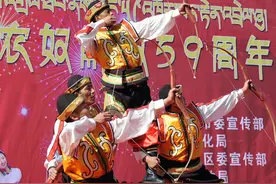 林芝举行西藏百万农奴解放纪念日主题文艺演出：翻身农奴把歌唱 齐心协力奔小康图片