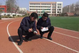 64秒|山东塑胶跑道地方标准发布一周年 去现场看看如何检测图片
