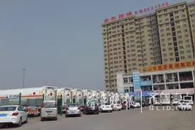 泰安：危化品停车场靠近居民区 住户很不安图片