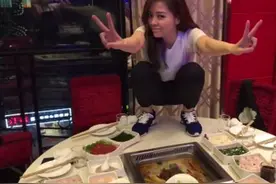 张靓颖输掉打赌蹲火锅桌上唱歌 网友：不太妥当图片