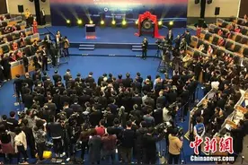 中国原油期货正式挂牌交易图片