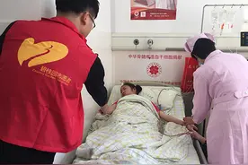暖闻｜女志愿者捐造血干细胞救患儿，写信鼓励他做“辛巴”图片